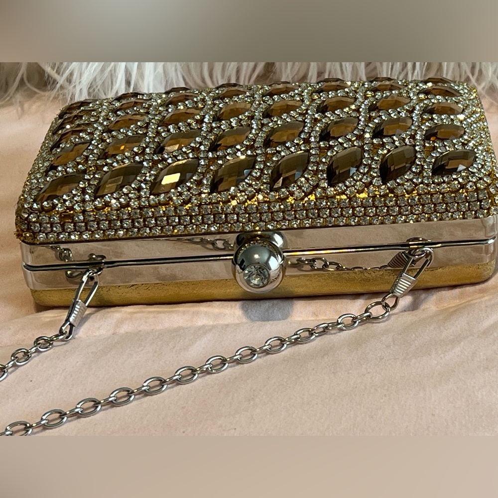 Elegant Gold and Silver Bag - Picture 5 of 10